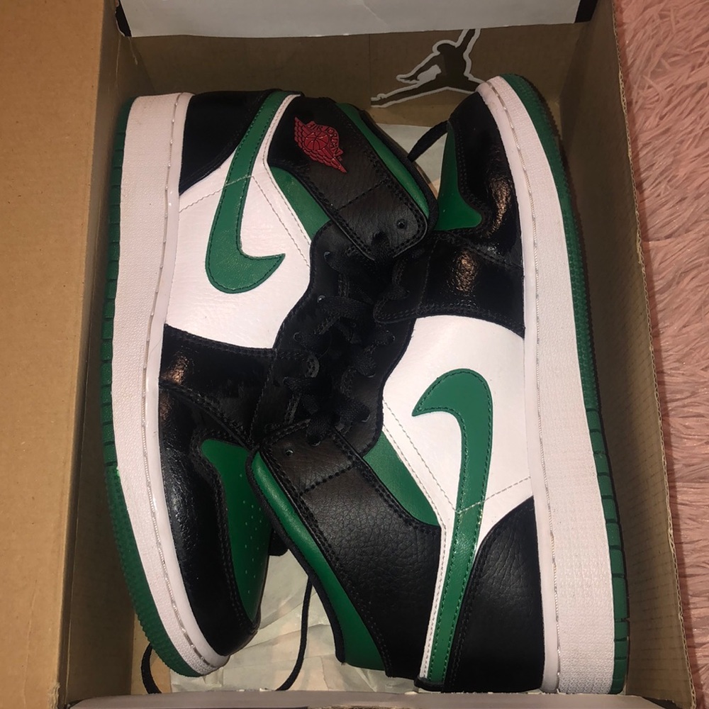 Air Jordan 1 Mid! Like new ❤️